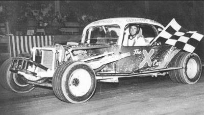 Dick Lappan
Dick Lappan driving the X car
Keywords: Kingston_Speedway Dirt_track Stock_car