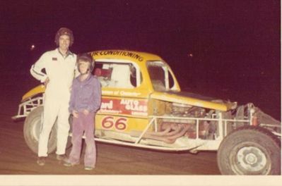 Howard Shaw
Howard Shaw taking a fan for a ride in Tony Blake's stock car.  Not sure of the details, but thats the way racing was back in the day
Keywords: Kingston_Speedway Dirt_track Stock_car Howard_Shaw